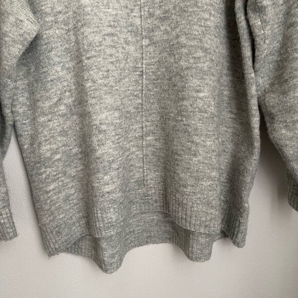 H&M Gray Wool Blend V-Neck Tunic Sweater (S) - Picture 4 of 9